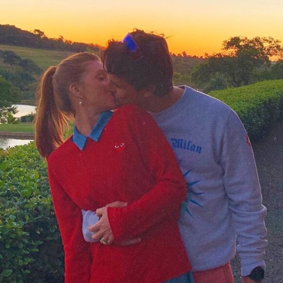 Marina Ruy Barbosa está viajando com o marido, Xande Negrão