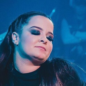 Maiara, da dupla com Maraisa, está usando manequim 34