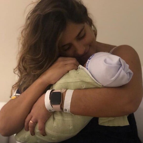 Camilla Camargo se derreteu ao falar do filho, Joaquim, de 2 meses