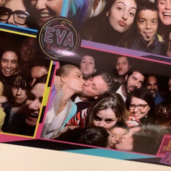 Angélica e Luciano Huck se beijam em foto no aniversário de Eva