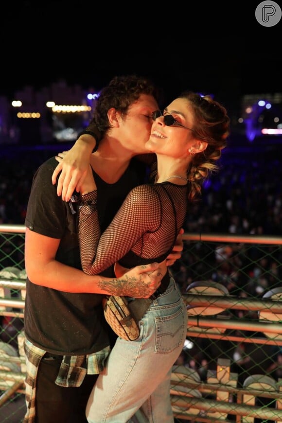Julia Faria fez um post no Instagram com foto de Guto Calvanha: '6 meses que tenho a sorte de chamar esse cara aí de namorado'