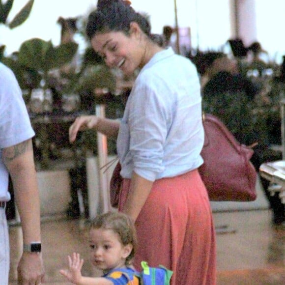 Filho de Sophie Charlotte e Daniel de Oliveira, Otto, de 3 anos, também participou do aniversário de 95 anos da avó da atriz