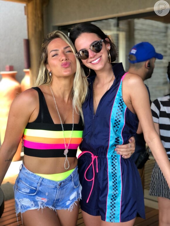Bruna Marquezine troca carícias com irmão de Giovanna Ewbank em vídeo no Rock in Rio nesta quinta-feira, dia 03 de outubro de 2019