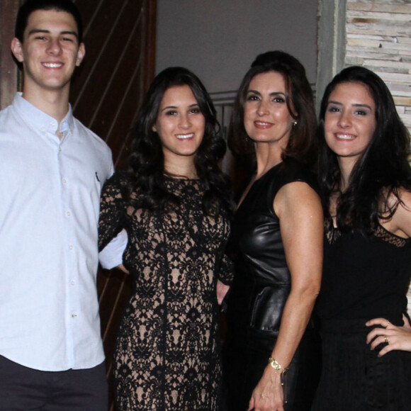 Fátima Bernardes garantiu não fazer diferença entre os filhos, Vinícius, Laura e Beatriz