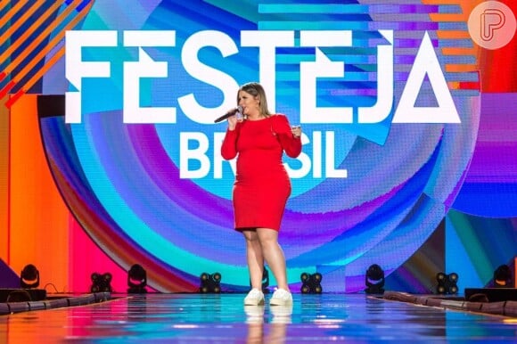 Grávida, Marilia Mendonça se reúne com outros sertanejos e faz apresentação no Festeja Brasil, em Brasília, neste sábado, 12 de outubro de 2019