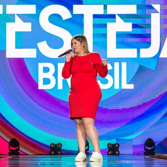 Grávida, Marilia Mendonça se reúne com outros sertanejos e faz apresentação no Festeja Brasil, em Brasília, neste sábado, 12 de outubro de 2019