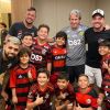 Wesley Safadão levou o filho Yhudy e sobrinhos para conhecer jogadores do Flamengo nesta terça-feira, 15 de outubro de 2019