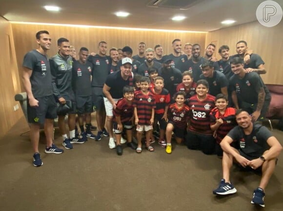 Wesley Safadão tietou elenco do Flamengo com filho e sobrinhos