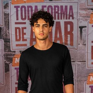 Pedro Alves, o Guga da novela 'Malhação: Toda Forma de Amar', precisou adequar sua rotina para as gravações da trama juvenil: 'Esquecer que gravei o dia todo quando chego em casa, para conseguir embarcar e decorar as cenas do dia seguinte'