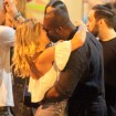 Novo casal! Rafael Zulu assume namoro e troca beijos com Aline Becker em bar