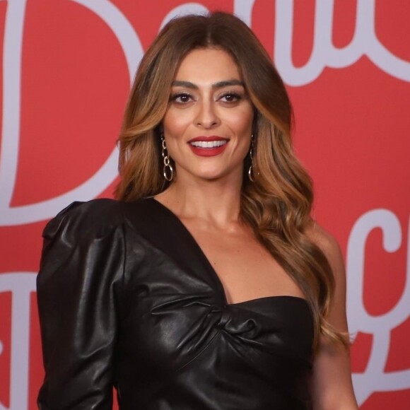 Juliana Paes tem toc com arrumação: 'Antes de estudar os textos, por exemplo, as coisas tem que estar arrumadas e organizadas. Se eu for malhar, a esteira da academia tem que estar alinhada com o friso no chão'