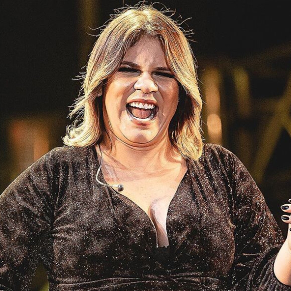 Marília Mendonça mostrou mudança no umbigo na gravidez em foto postada neste sábado, 19 de outubro de 2019