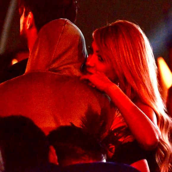 Kevinho é flagrado com loira em show em São Paulo