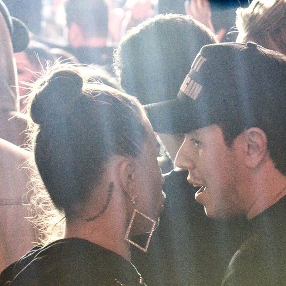 Ex de Kevinho, Flavia Pavanelli foi acompanhada do empresário Junior Mendonza