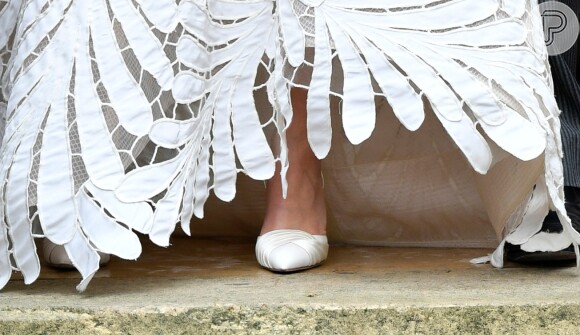 Casamento na realeza! Princesa Olympia usa sapato de salto alto com textura
