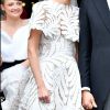 Casamento na realeza! Detalhes em vestido da marca Oscar De La Renta chamam atenção em look da Princesa Olympia