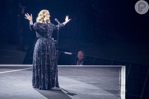 A cantora Adele não lança um novo projeto desde 2016