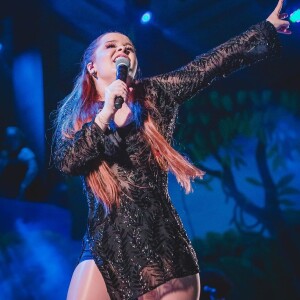 Maiara decidiu renovar o tom de ruivo, tom adotado por ela desde julho, nesta sexta (25)