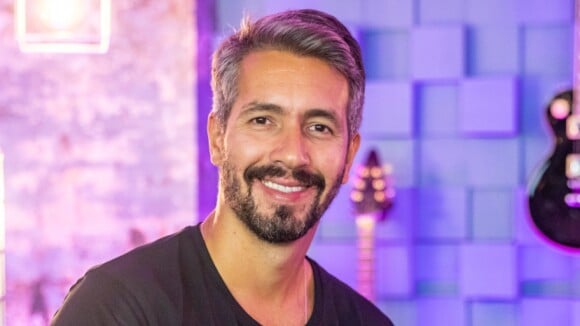 Repórter da Globo estreia no 'Popstar' e ganha elogio de Preta Gil: 'Galã'