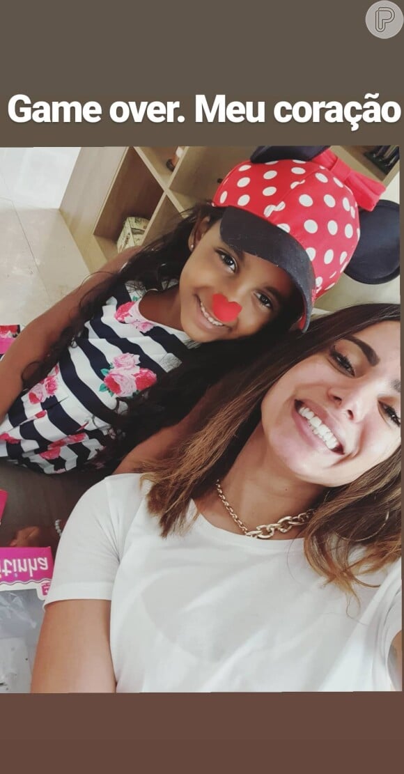 Anitta fez uma selfie com a sobrinha e se derreteu pela menina: 'Fim de jogo para o meu coração'