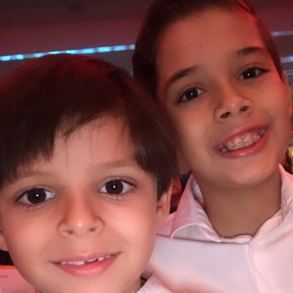 Bernardo, de 6 anos, e João Gabriel, de 10, são filhos do cantor Cristiano Araújo