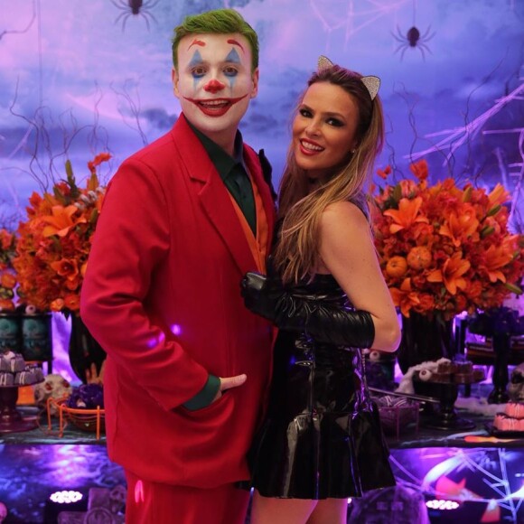 Viviane Sarayba se divertiu no aniversário de Leo Fuchs