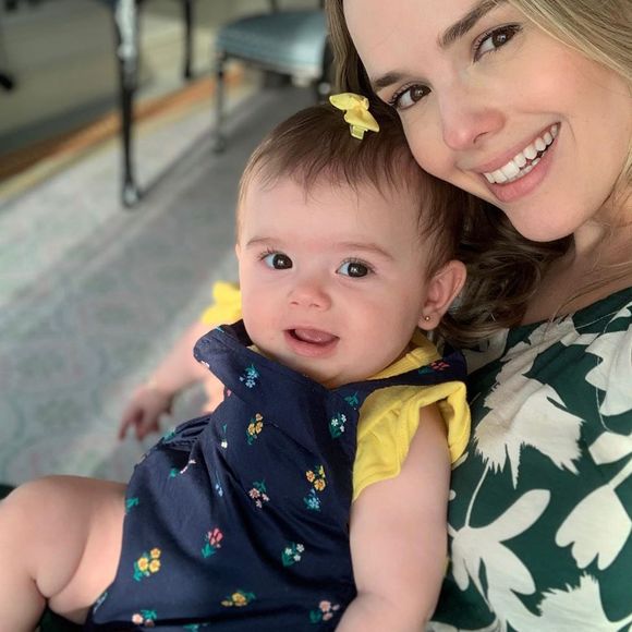 Thaeme Mariôto viajou para Dubai com a filha, Liz, e o marido, Fábio da Lua