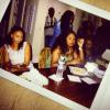 Rihanna posta foto de suas amigas em sua festa de aniversário de 25 anos