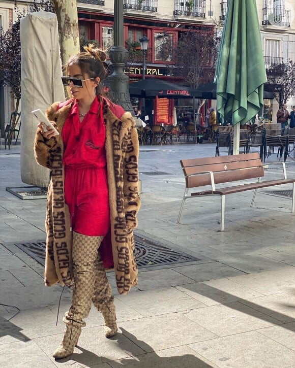 Anitta usou botas da grife Gucci, que custa cerca de R$ 5,8 mil