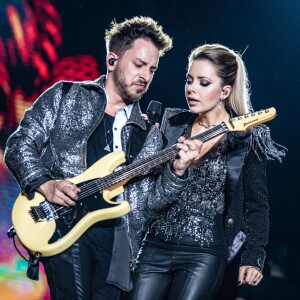 Sandy & Junior cantaram para um público de mais de 100 mil pessoas