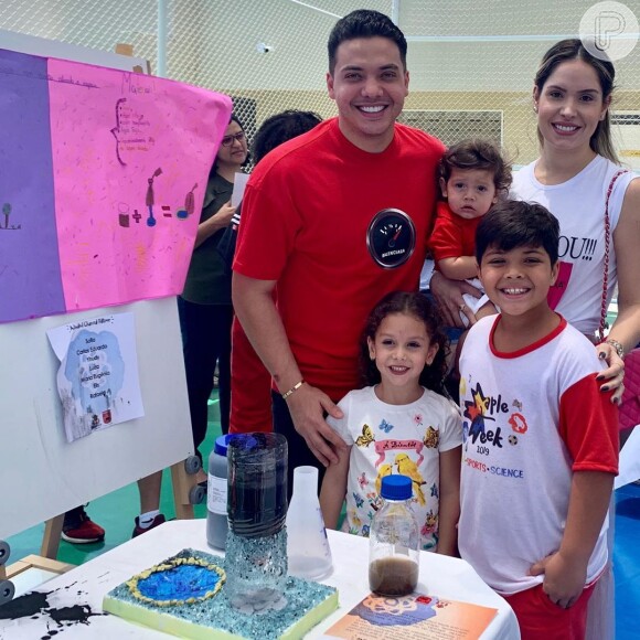 Wesley Safadão concilia o trabalho com os cuidados com os filhos