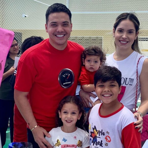 Wesley Safadão concilia o trabalho com os cuidados com os filhos