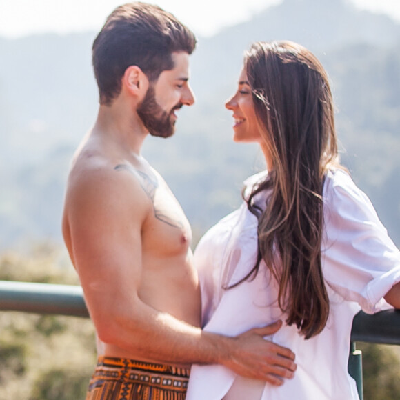 Mulher de Alok, Romana Novais mostra volume saliente da barriga de gravidez em foto publicada nesta segunda-feira, dia 11 de novembro de 2019