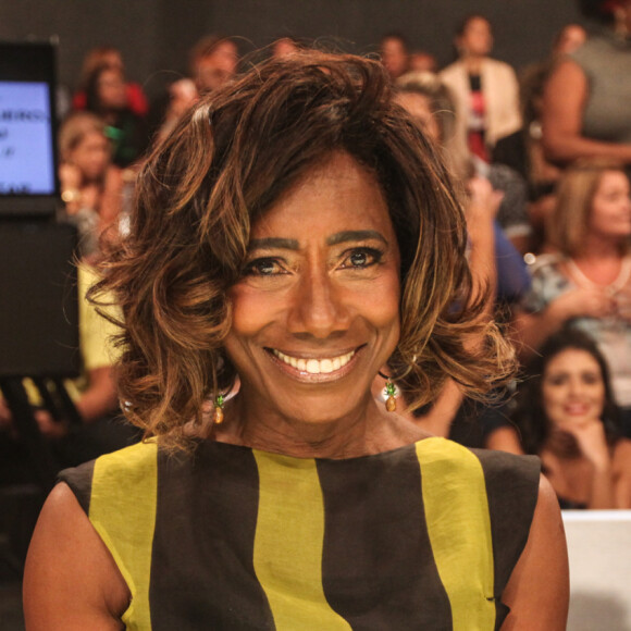 Lesão cerebral detectada em Gloria Maria foi totalmente removida