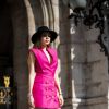 Vestido curto e rosa: modelo com a cor em alta para o verão é hit no street style