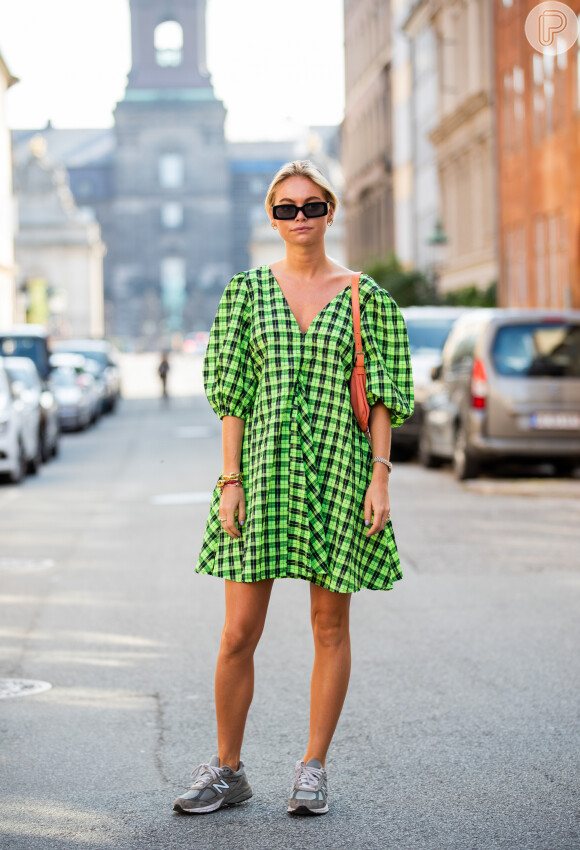 Vestido curto: modelo na cor verde com estampa vichy é opção para looks do verão