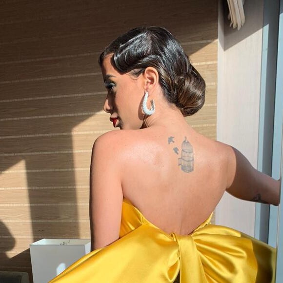 Anitta aposta em cabelo com coque baixo e penteado dos anos 20 para o Grammy Latino, nos EUA, nesta quinta-feira, dia 14 de novembro de 2019