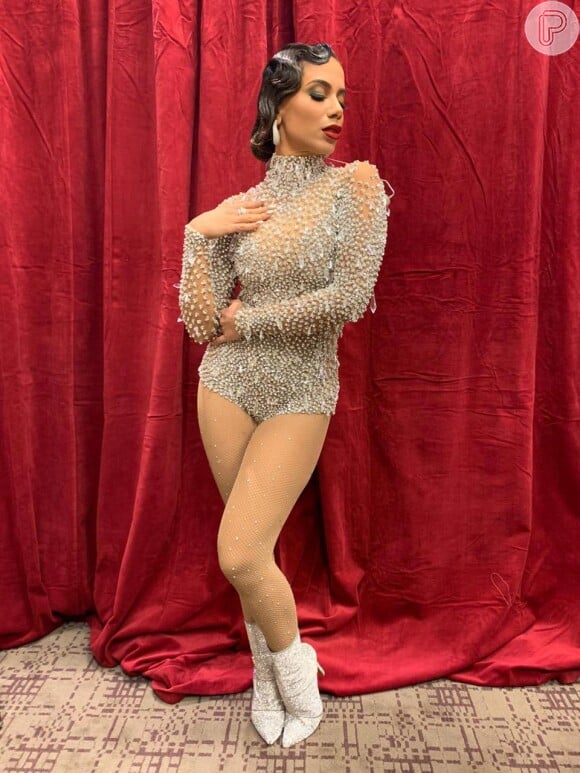 Anitta combina body de cristais com meia calça com strass para o Grammy Latino, nos EUA, nesta quinta-feira, dia 14 de novembro de 2019