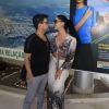Zezé Di Camargo e Graciele Lacerda trocaram olhares apaixonados no aeroporto de Corumbá (MS) 