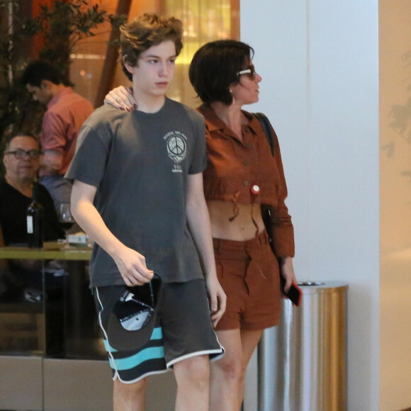 Giovanna Antonelli exibiu novo visual ao lado do filho, Pietro