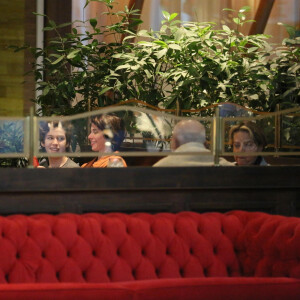 Giovanna Antonelli levou o filho, Pietro, para jantar nesta sexta-feira, 15 de novembro de 2019