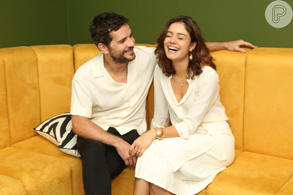 Sophie Charlotte posou sorridente com marido, Daniel de Oliveira