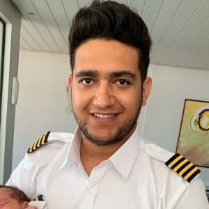 Juliano, da dupla com Henrique, paparicou a filha em foto na web