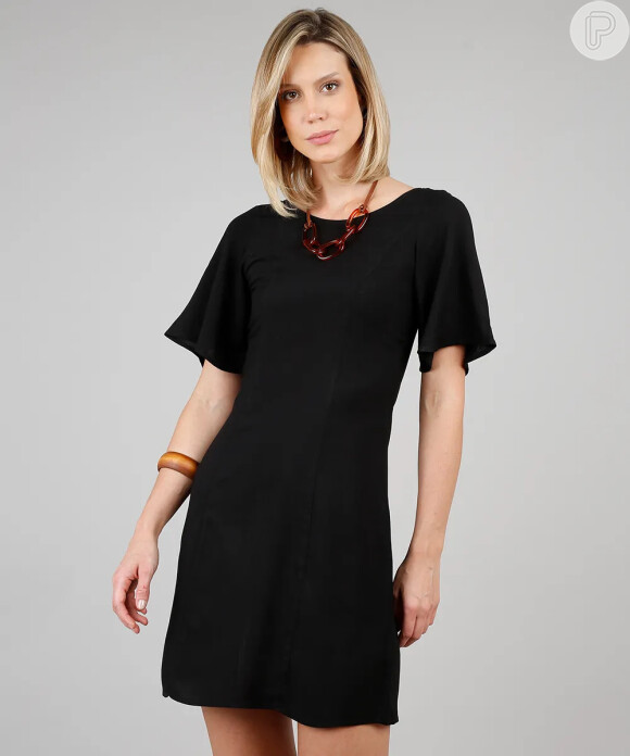 Vestido preto básico: modelo curto com mangas da C&A está disponível por R$ 89,99