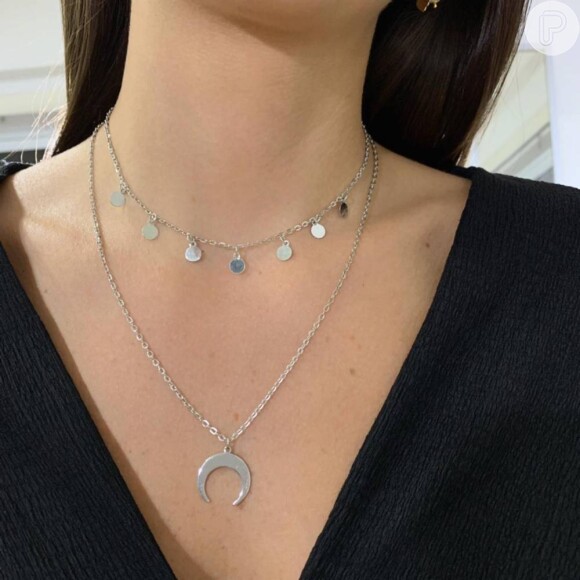 Mix de colares prateado: conjunto de bijoux da Bia Aloi está disponível por R$ 25,90 no site da marca
