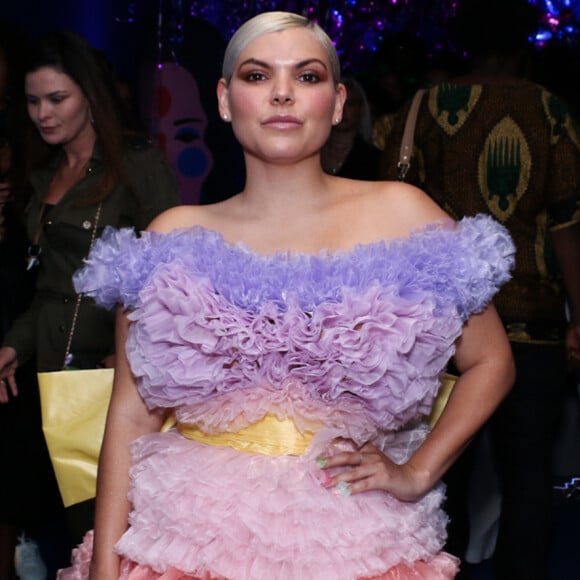 Duda Beat aposta em look degradê para comparecer ao Women's Music Event Awards 2019, realizado em São Paulo, nesta terça-feira, 03 de dezembro de 2019