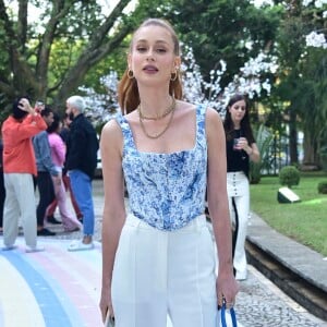 Marina Ruy Barbosa usou minibolsa Jacquemus de R$ 3500 na festa de Zoe