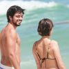Agatha Moreira e Rodrigo Simas renovaram o bronzeado em dia de praia no Rio de Janeiro, neste domingo, 8 de dezembro de 2019