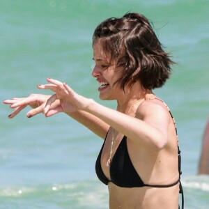 Agatha Moreira se refrescou na praia da Barra da Tijuca, Zona Oeste do Rio de Janeiro, neste domingo, 8 de dezembro de 2019