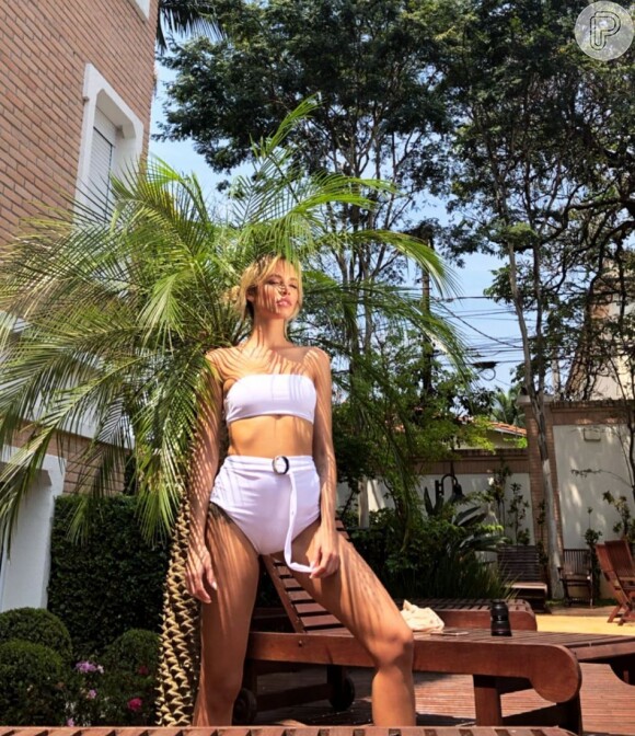 Mulher de Kaká, Carol Dias faz foto de biquíni e chama atenção em lua de mel nesta terça-feira, dia 10 de dezembro de 2019
